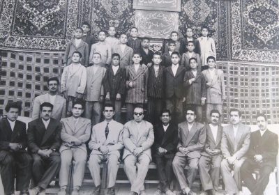 کارمندان و دانش آموزان کلاس ششم دبستان دولتی معین زاده خرداد ماه 1335